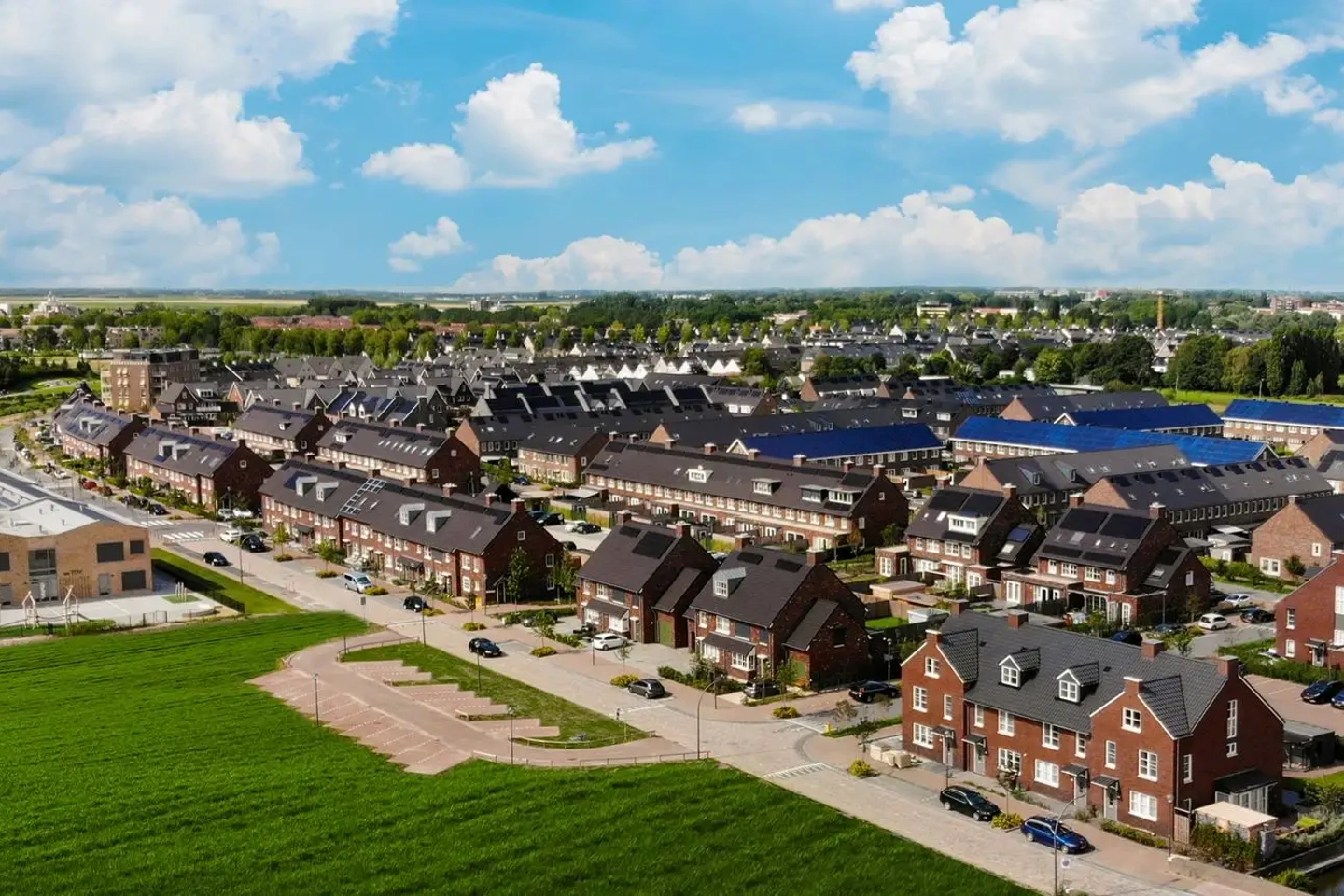 Een wijk met verschillende typen woningen in Nederland