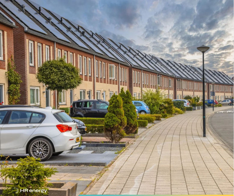 Qpanel PVT panelen op het dak van rijtjeswoningen