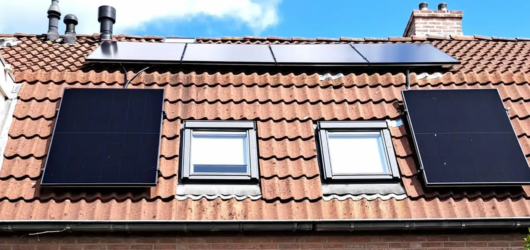 Dak met PVT-panelen op sociale huurwoningen in Zwolle