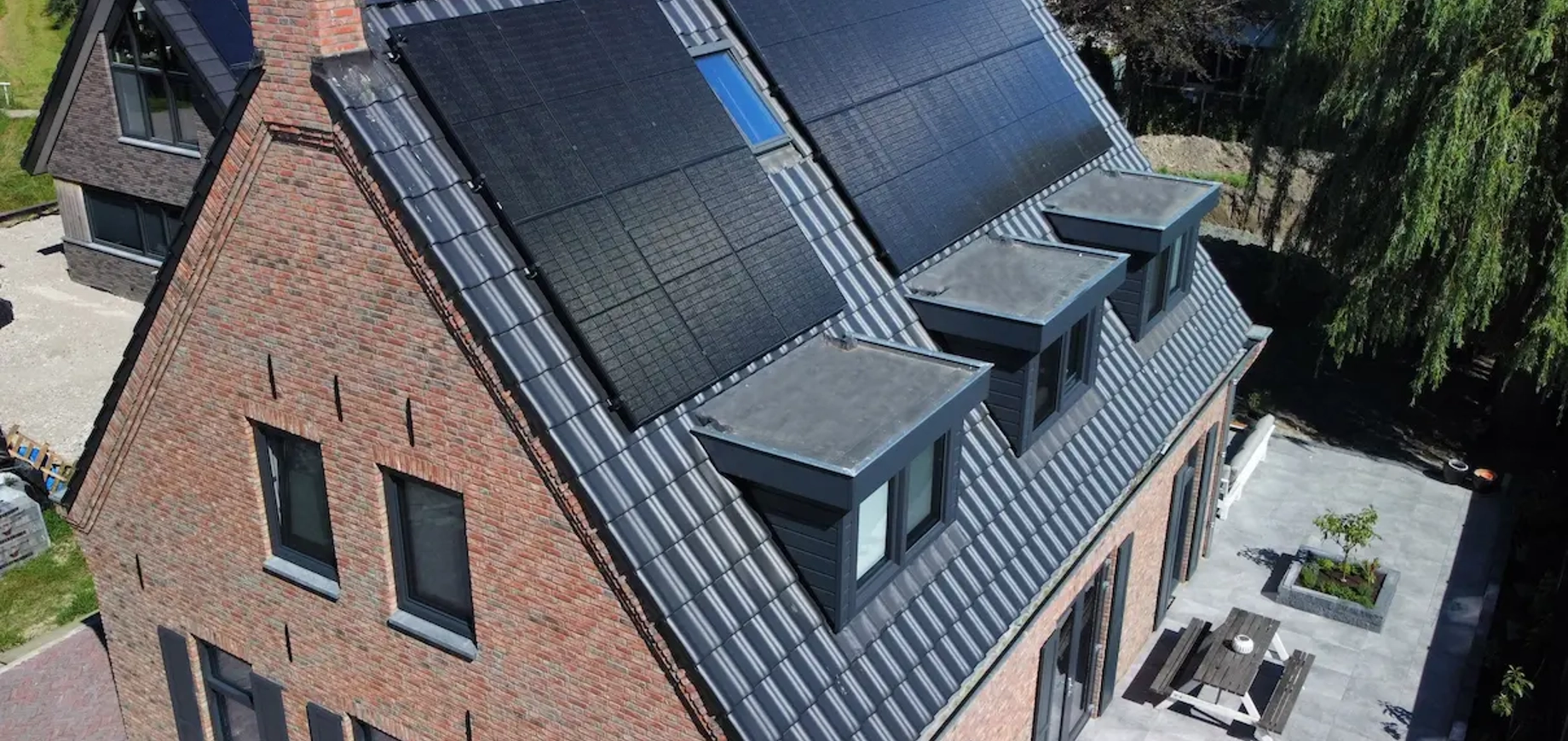 PVT panelen met zonnepanelen op een woning