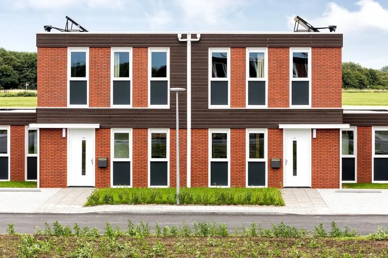 Zonnecollectoren op platdak Loppersum Groningen