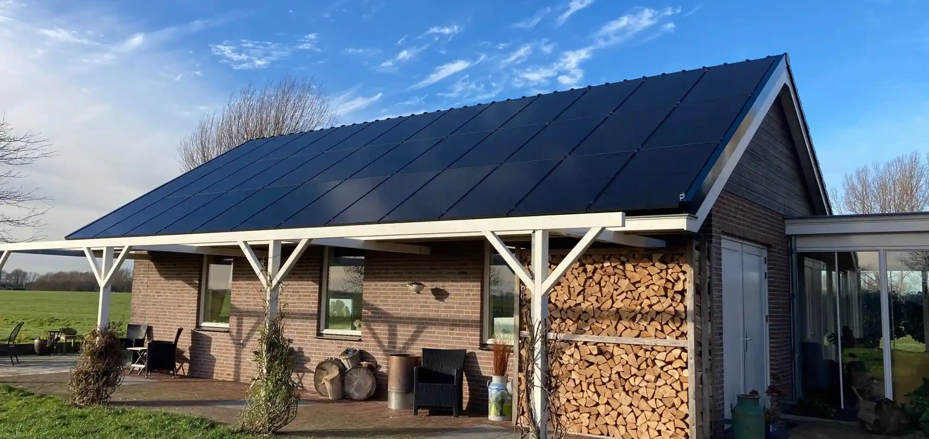 PVT panelen op een dak in Schipluiden