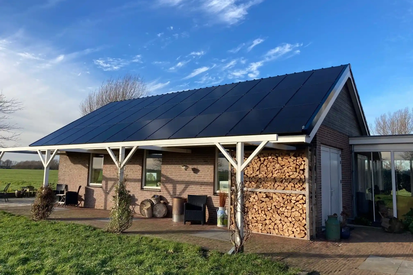 PVT panelen op een dak in Schipluiden