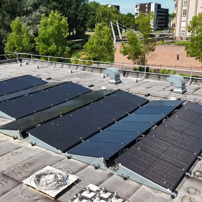 Kantoorpand Mercatus in Emmeloord met PVT-installatie na renovatie