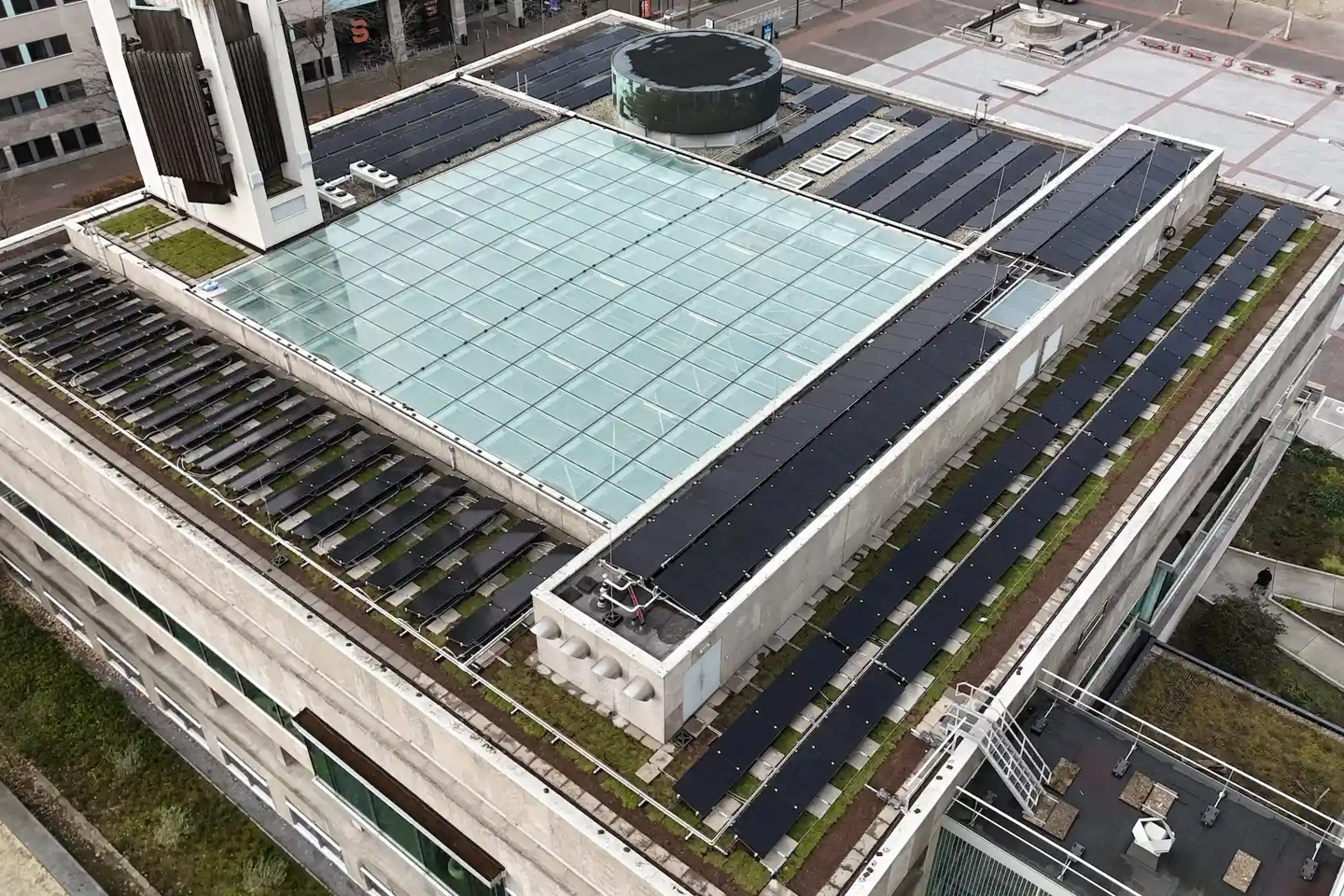 PVT panelen op het stadhuis in Eindhoven
