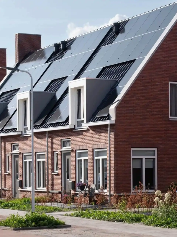 Tuin zonder buitenunit dankzij een PVT-systeem op het dak