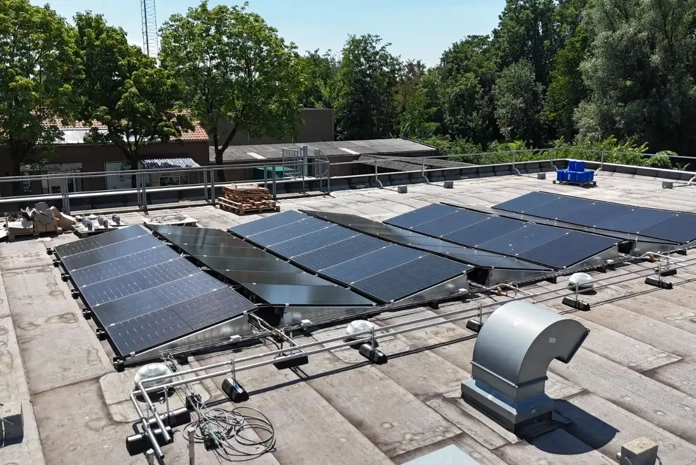 Verduurzaamd kantoorgebouw Mercatus met PVT-panelen in Emmeloord