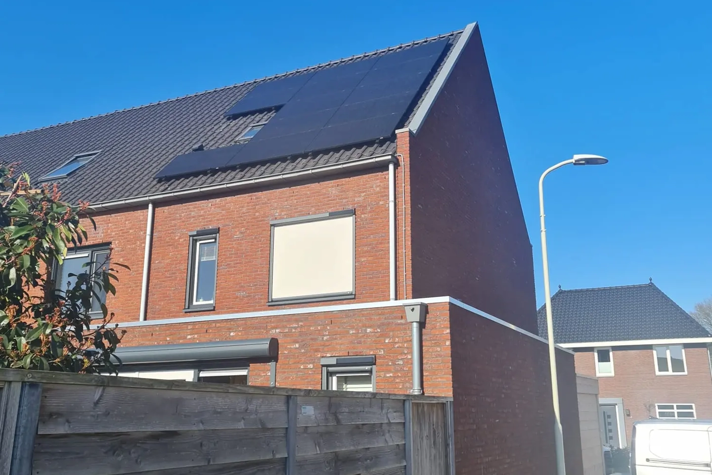 PVT panelen op het dak van een woonhuis in Wateringen