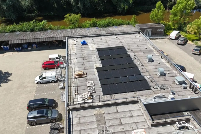 Kantoorpand in Emmeloord met PVT-systeem na renovatieproject