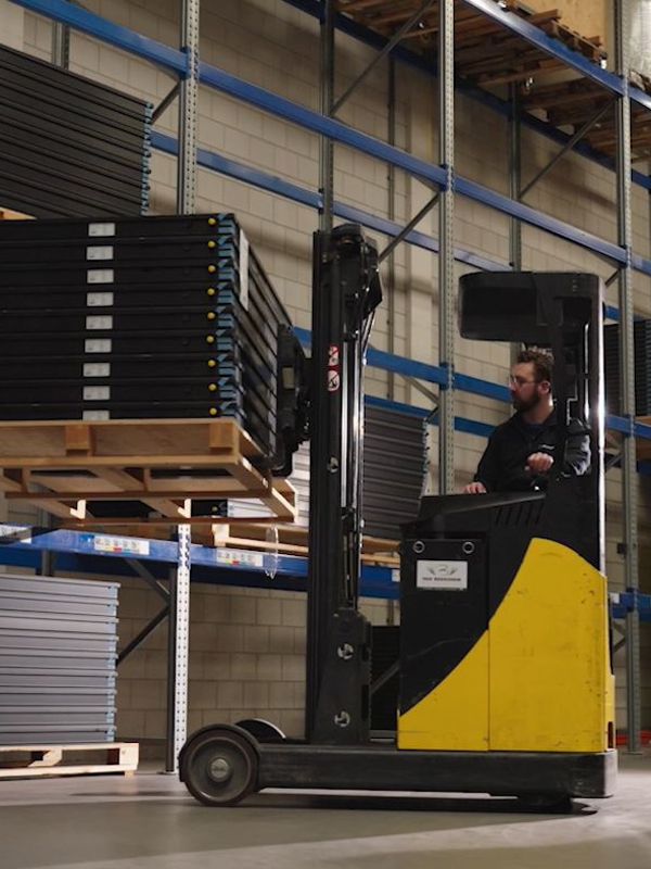 HR energy PVT paneel heftruck opslag