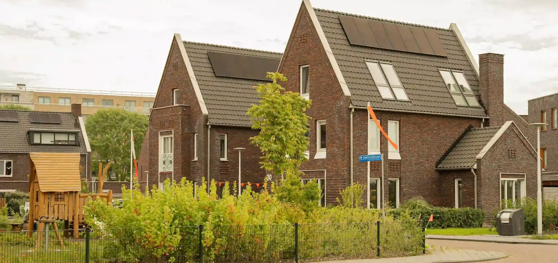 PVT-panelen op dak van twee vrijstaande woningen