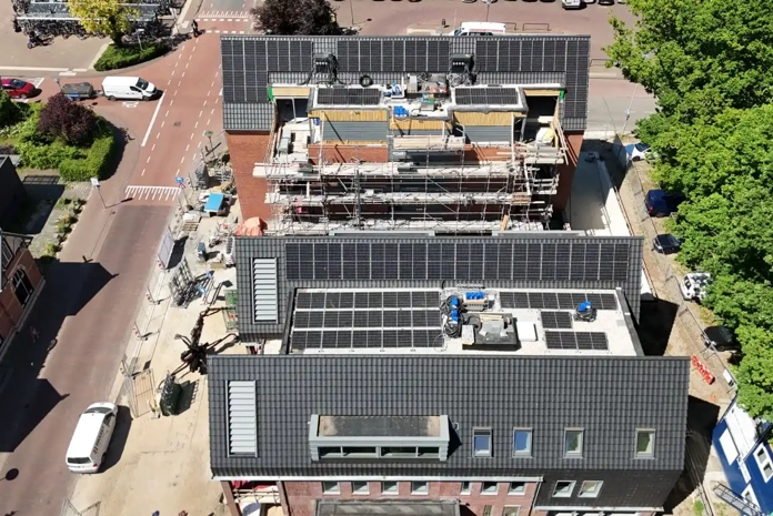 Nieuwbouw appartementen met PVT-systeem vanuit de lucht in Twello